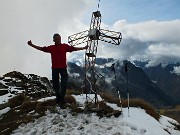 57 Alla croce di vetta del Sasna (2228 m)